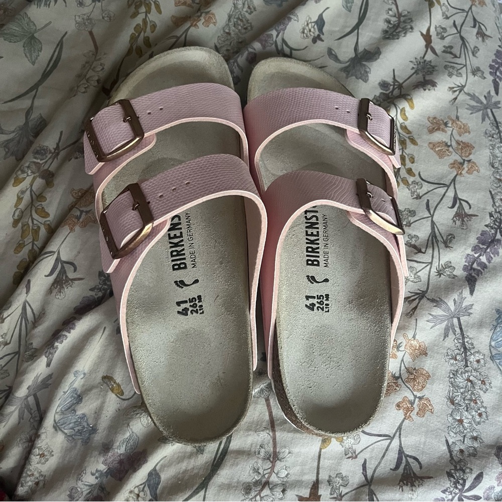 NWOT Pink Birkenstock Arizona Embossed Shiny Light Rose Size 41 or US Women’s 10